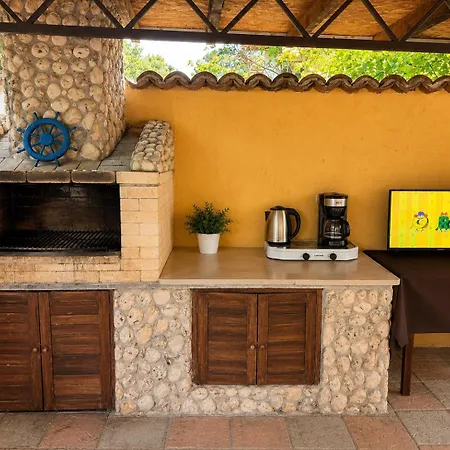 Kalabria Pool, Bbq & Jacuzzi Βάρνα
